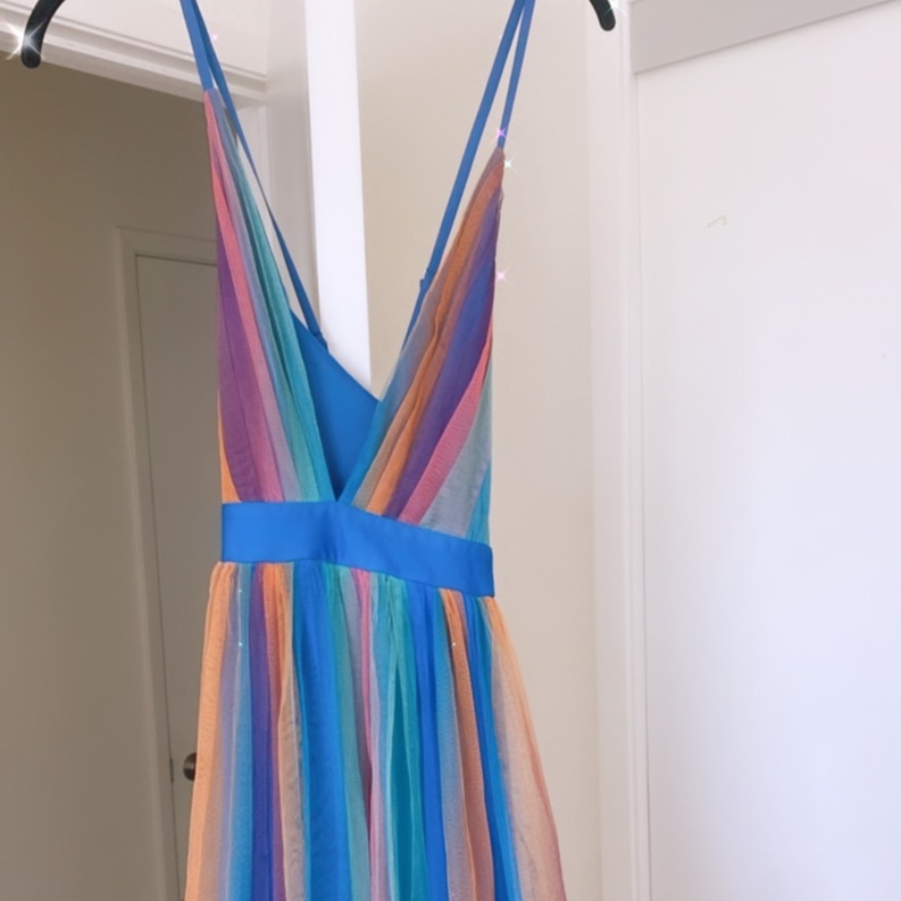 Cute long dress !
